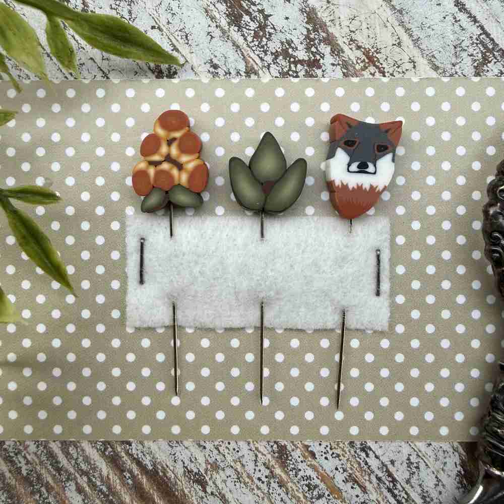 Trunk Town "Blue Flower" Complimentary Pin Set- Puntini Puntini